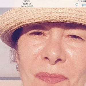 Meet your Posher, Leila